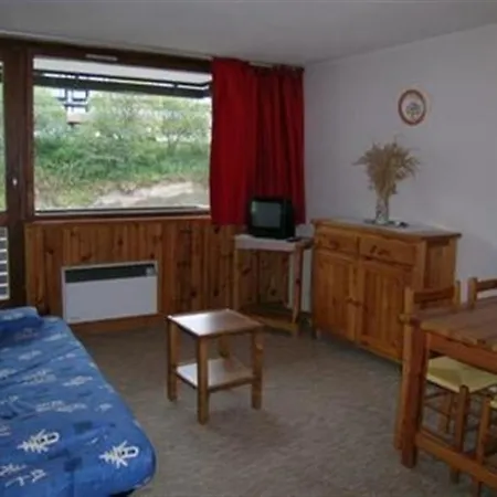 Besse-et-saint-anastaise-super Besse, 1 Piece, 4 Personnes - Fr-1-395-19 Apartment *
